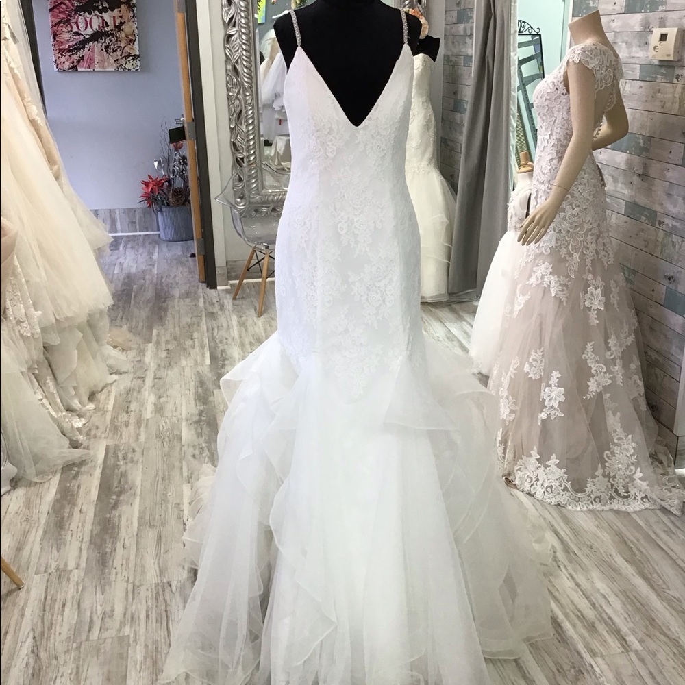 Lainey Berry Ivory Wedding Dress